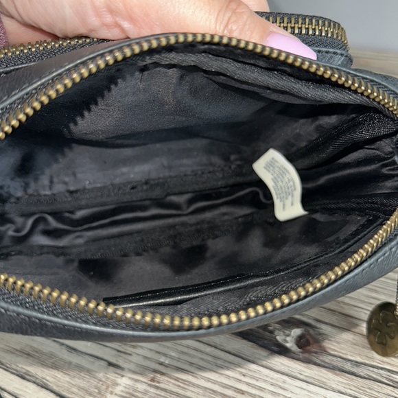 Lucky Brand Yucca Leather Fanny Pack In black - Picture 10 of 11